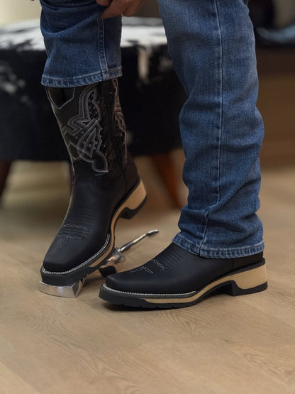 Retro High-top Embroidered Wide-toe Western Cowboy Boots