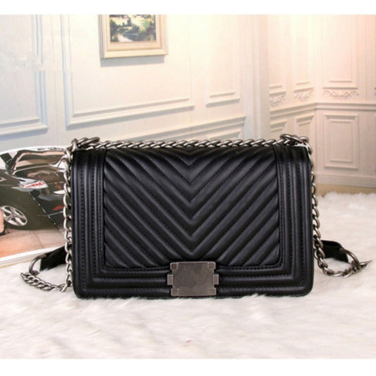 V-print chain bag